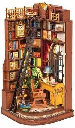 BOOK NOOK  SILENT CORNER STUDY