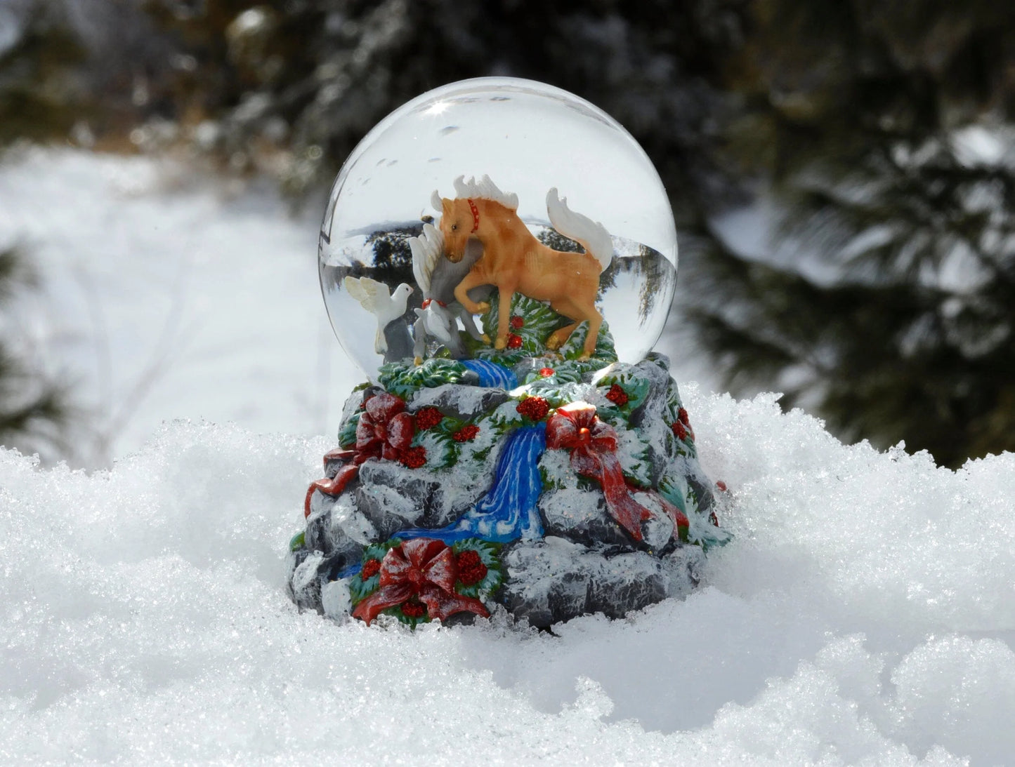 BREYER SNOWGLOBE